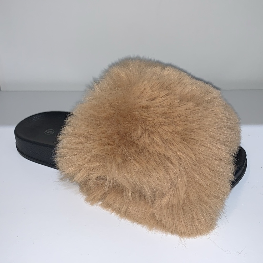 TAN FUR SLIDES
